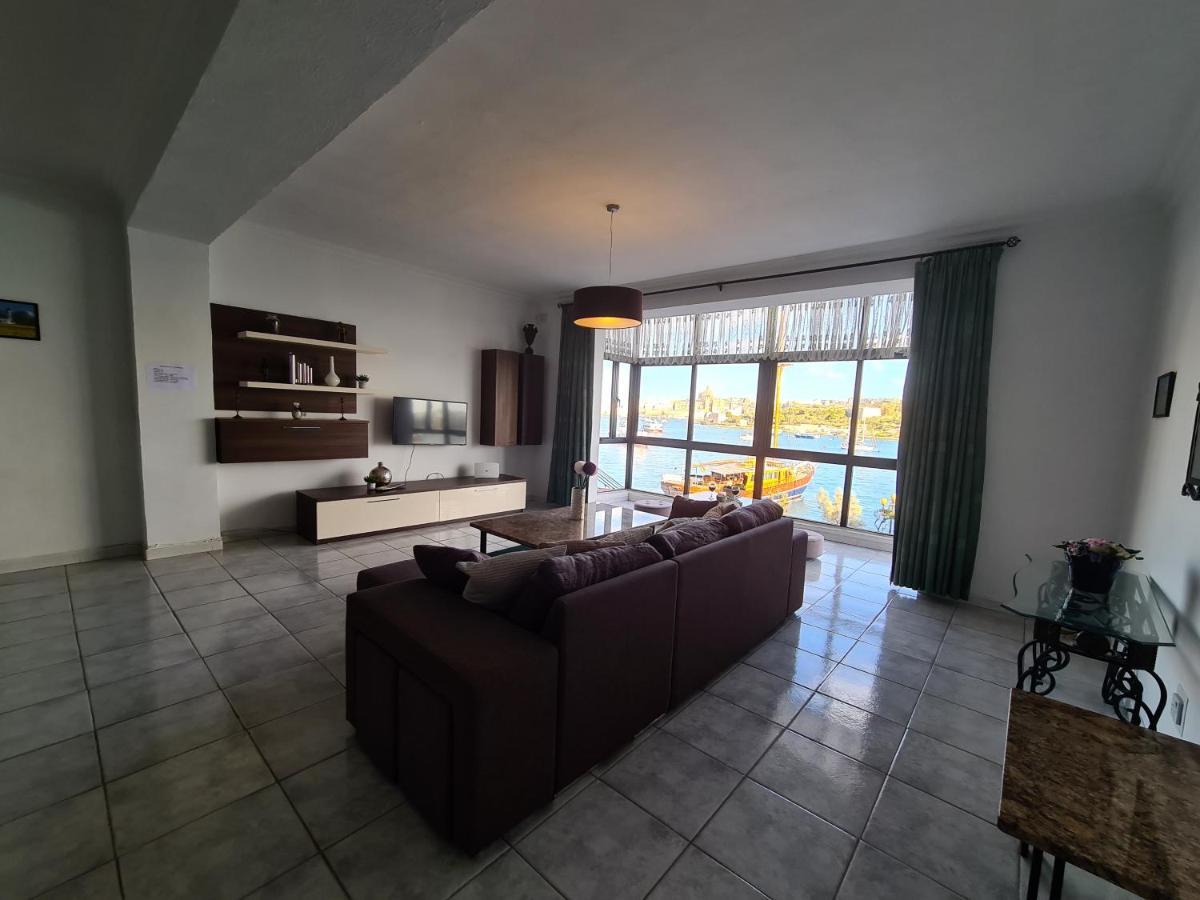Spacious Seafront Apt Next To Sliema-Valeta Ferry エクステリア 写真