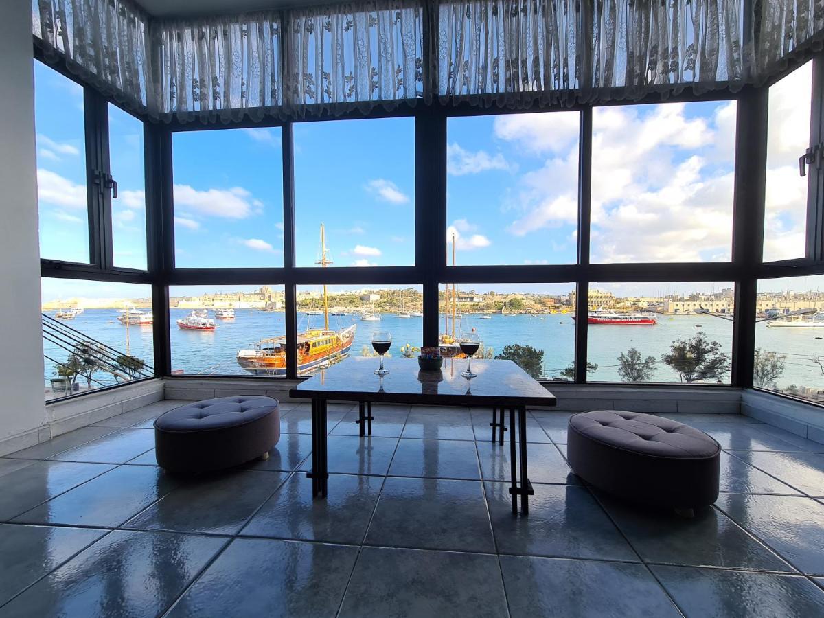 Spacious Seafront Apt Next To Sliema-Valeta Ferry エクステリア 写真